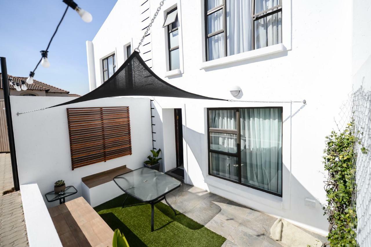 Hotel The Royal Bryanston Johannesburg Exterior foto